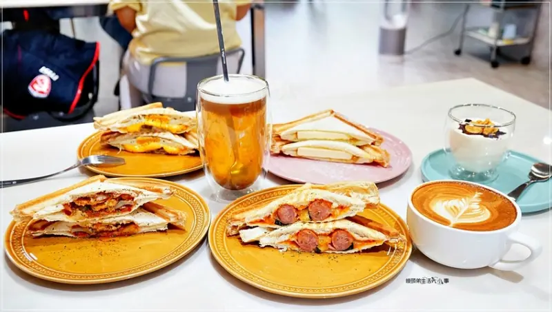 【中和熱壓吐司】皇后熱壓吐司專賣店／景安捷運站～寧靜的社區裡，居然有平價熱壓吐司，環境寬敞，網美打卡地