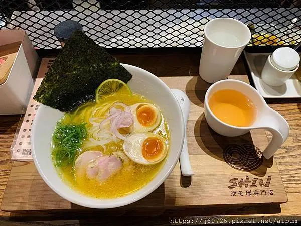 【台北東區/美食】Shinn柑橘★忠孝敦化有果香味的拉麵-柑橘鹽味拉麵(附菜單/近忠孝敦化3號出口)