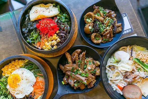 中壢元智美食-韓廚，份量十足的韓式料理搭配川渝老味特製略辣滷味讓人欲罷不能的實在店家！