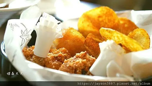 【食記】新莊| 新北產業園區* D'or caf'e 兜咖啡 不限時都會叢林系咖啡廳