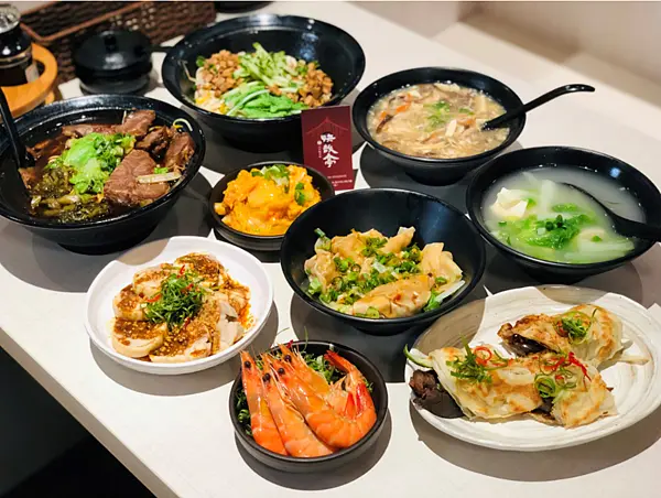 【新北美食￭新莊區】快哉亭北方麵食館 x 超霸氣牛肉麵，美味特色小菜、大餅牛肉捲，絕對值得點！║ 新莊美食、宏匯廣場美食、宏匯廣場餐廳