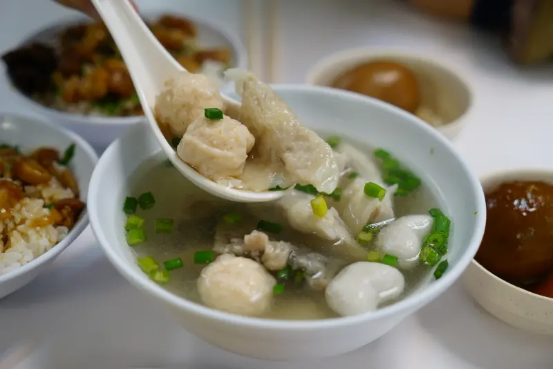 台南美食│永記虱目魚丸│驚！！吃早餐要抽號碼牌~近80年歷史超人氣老店。