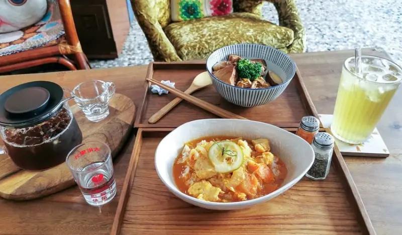 隱身在彰化巷子裡的老宅咖啡廳，四層樓的空間每個角落都會有驚喜