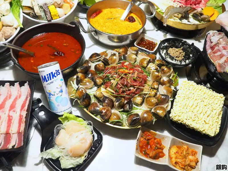 蛤蠣爆多痛風銅盤烤肉！！銀鉤鍋物銅盤烤肉，蛤蠣加烤肉，還有飲料冰淇淋無限供應~