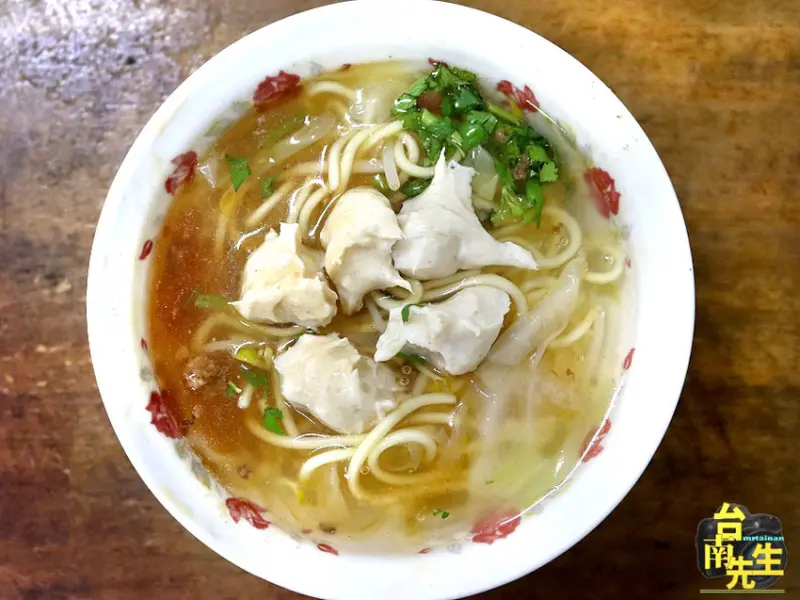 台南浮水魚焿／傳承三代70多年老店／從路邊攤賣到開店面／只賣早上到中午／在地人從小吃到大／幾乎沒有觀光客／老饕私藏口袋名單