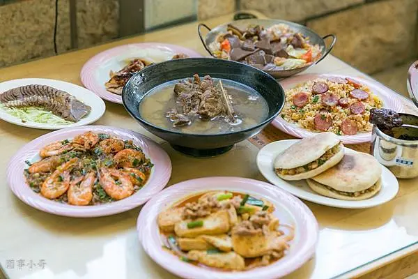 桃園青埔美食-鴨血達人，顛覆你的想像！一間擁有美味料理靈魂的超樸素餐館。