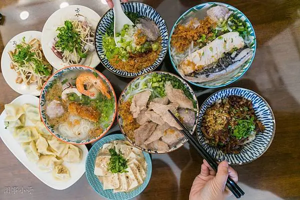桃園美食-紫芋芋頭米粉，色香味一應俱全的平民美食完全抓住饕客的心！也有虱目魚跟松阪豬米粉湯呢！（邀約）