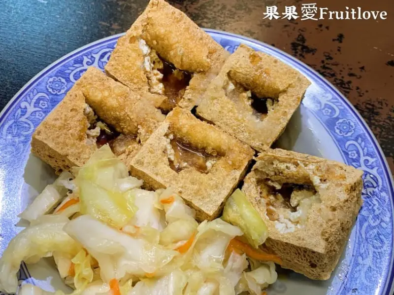 埔里在地必吃美食　臭豆腐滷肉飯　小醬.古早麵.臭豆腐　還有外酥內嫩的酥炸臭豆腐　親子寵物友善　寵物不限大小　建議最少需要牽繩