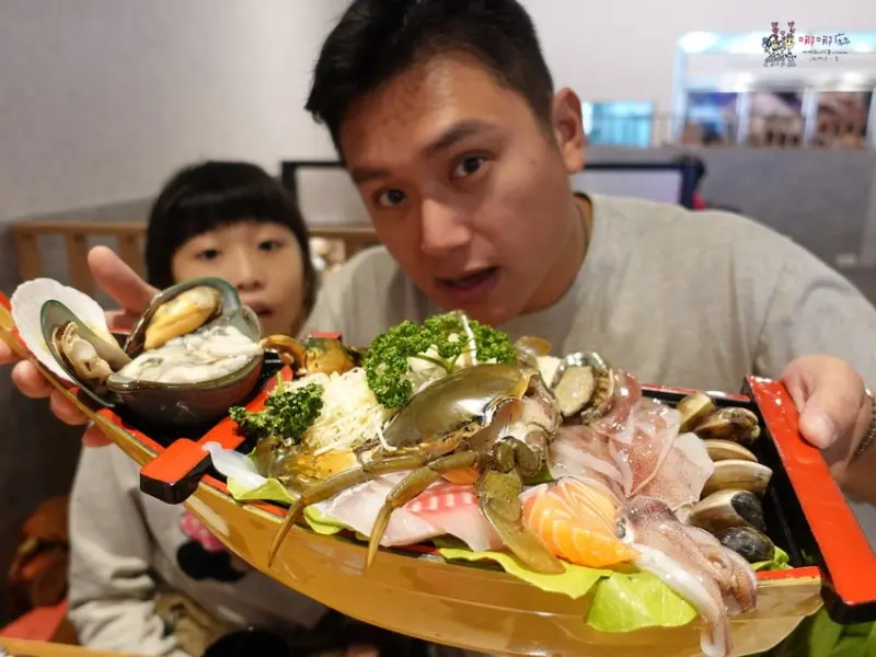 【桃園美食】環中東路新開日式涮涮鍋~快要比臉大肉片和新鮮海鮮直接活跳跳上桌 | 哪哪麻