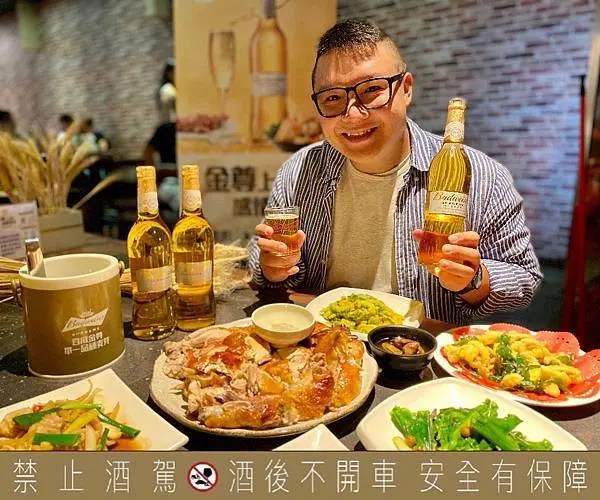 【食記．台南安平】阿肥桶仔雞＆百威金尊 Budweiser Supreme 單一品種麥芽釀造 清新麥香不苦澀 尾韻回甘 / 啤酒界的黃金貴族與台式熱炒，絕妙搭配！