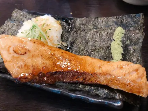 南投美食/草屯市區 京壽司 宮島星鰻手卷/炙燒鮭魚肚卷必點