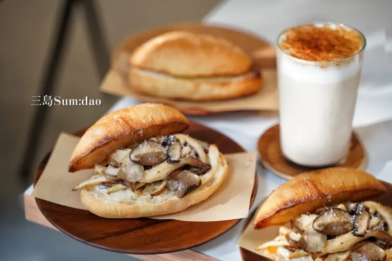 新竹竹北新開幕簡約清新風『三島sum:dao』，提供輕食早午餐、甜點、咖啡、咖哩飯！ - 阿華田的美食日記