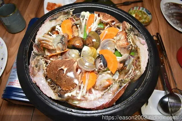 基隆美食推薦。金鍋聚精緻鍋物。食材新鮮嚴選，每日當日配送，超新鮮