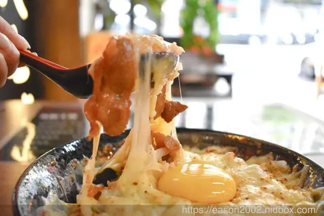 桃園美食推薦。中壢內壢美食推薦。#丼飯（有丼六十分，丼飯專賣店）。現代日式風格裝置藝術（日式料理），浮誇系美食