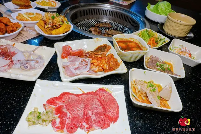 [食記] 新竹竹北-神保町燒肉竹北館 火烤兩吃選擇多樣 吃到飽複合式燒肉 握壽司 炸豆腐 鳳梨蝦球 哈根達斯 主角燒肉豐富 副菜配角精彩
