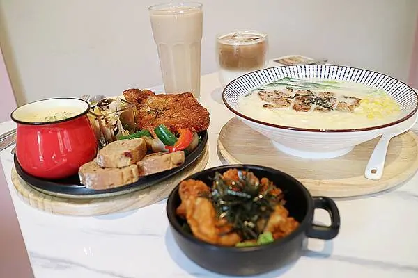 最夯最新最網美的五甲早午餐【咕嘰咕嘰早午餐】才剛開幕，就吸引眾人目光前來用餐！環境優美，物超所值的美味享受，闔家盡歡，適合帶小朋友一起來用餐喔！