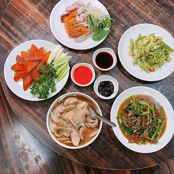 華西街老店小吃不會讓你失望，鵝肉海鮮都要吃一輪 | 【台北市萬華區-龍山寺站】漢記剝骨鵝肉