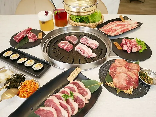 桃園最美燒肉店，套餐、吃到飽自由選擇，肉的水準很不錯，還有吃到飽的小菜很划算-GogiGogi韓式燒肉