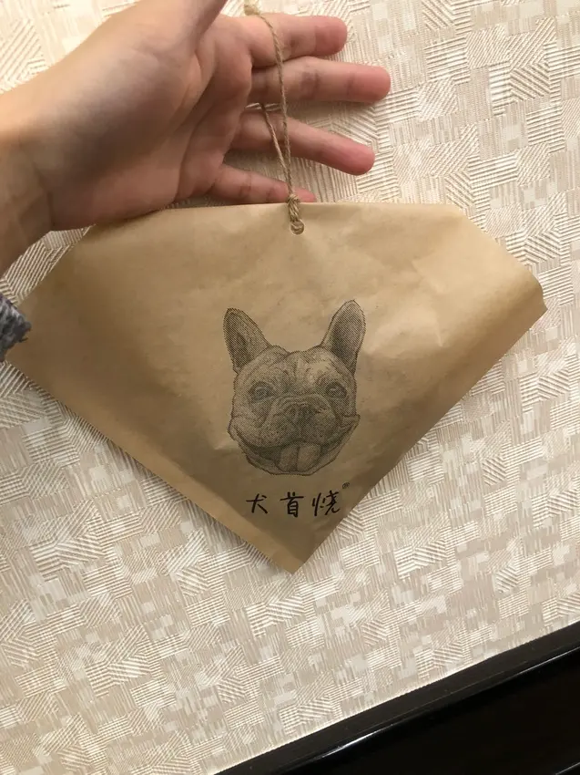 法國鬥牛犬頭照型的紅豆餅～口味很多，可以加麻糬加起士