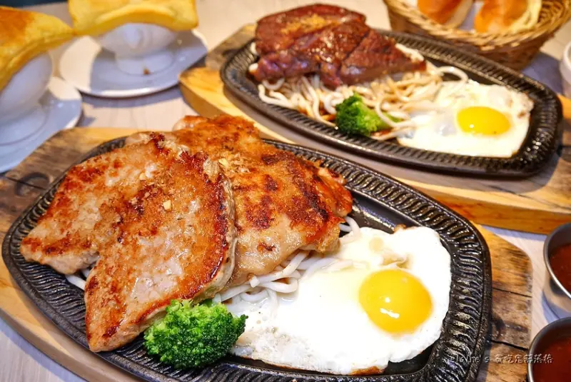 吃。台北士林《富允牛排館》各式排餐只要180元起，還可以搭配雙拼吃更飽喔。天母士林牛排推薦