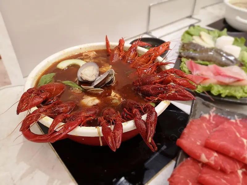 【台北天母火鍋】MI寶涮涮鍋，超狂的川味麻辣小龍蝦火鍋，將近20幾隻澳洲螯蝦，吃的超級滿足!(台北火鍋/士林美食/天母美食)