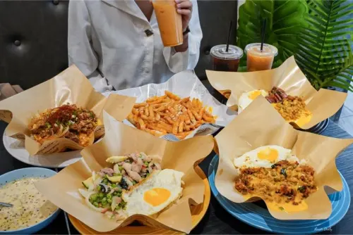 | 高雄美食 |平價大份量泰式紙包料理/超萌的枕頭甜甜圈必點/泰泰我要漢神店