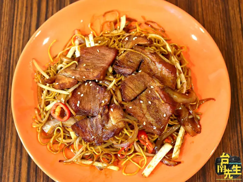 台南港式料理／只賣晚餐到宵夜時段／嚴選食材現點現做／自製備料不用半成品／傳承香港師傅手藝／飯店茶餐廳等級菜色／平價消費物超所值