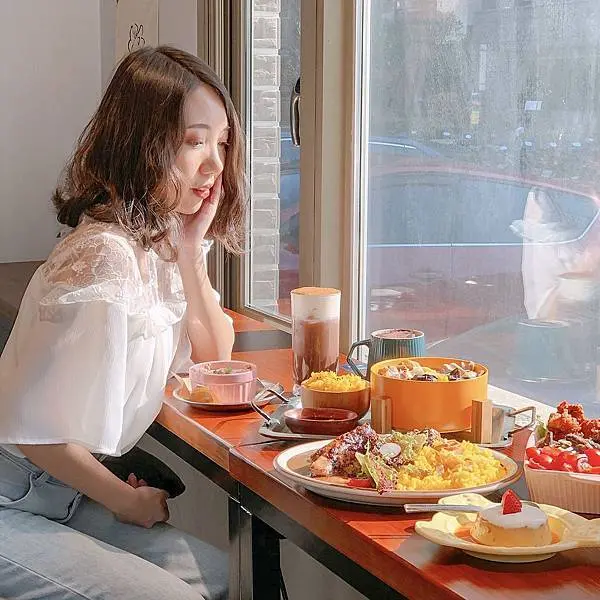 不是只賣甜點飲料，牛肉麵、小火鍋都在這家文青咖啡廳吃得到！ | 【新竹縣竹北市】La Kaffa 六角咖啡
