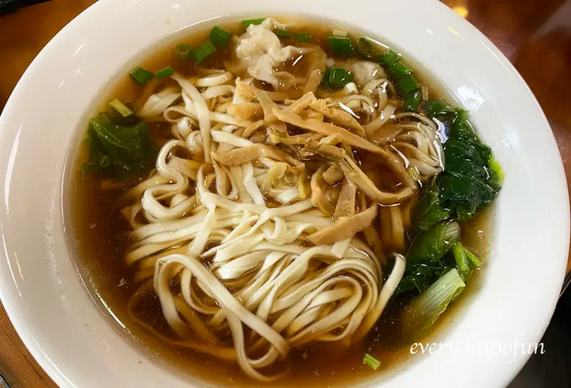 嘉義餐廳∥用餐時段人潮不斷的外省麵，超大份量不怕吃不飽，親水公園必吃推薦∣竹崎：外省麵