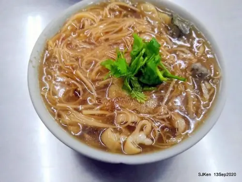 (桃園市桃園區美食)「桃園大廟口切仔麵蚵仔麵線美濃粄條」--- 道地鄉土傳統早午餐，湯頭獨特風味迷人「蚵仔麵線」!