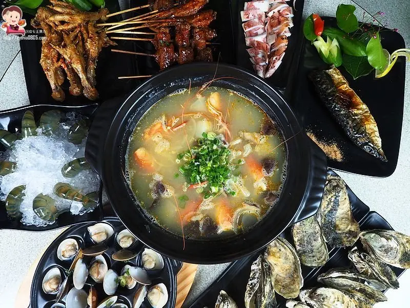 這店家名也實在讓人太印象深刻了，還有獨特的烤雞腳，超大帶殼鮮蚵七顆只要70元