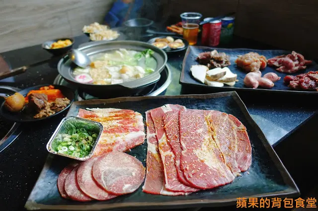 [食記] 台北中山 - 醬太郎日式燒肉 來場肉肉瘋狂燒烤 哈根達士 啤酒吃到飽 多樣美味自助吧 韓式辣雞腿年糕 滷牛肉 台北美食
