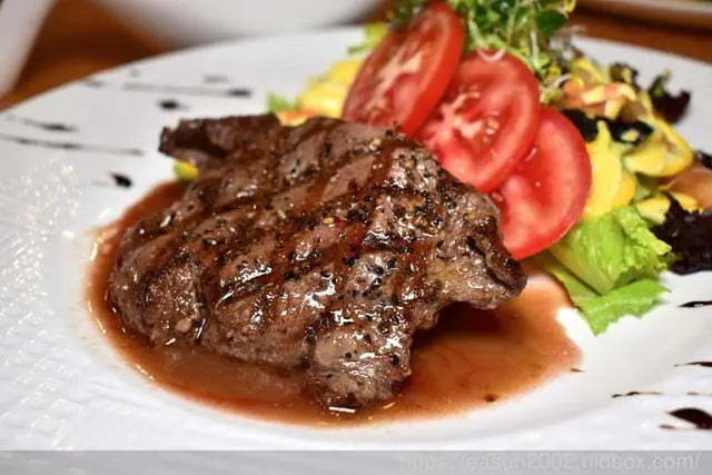 東門捷運美食。Focus Kitchen肯恩廚房。美式復古的用餐環境，聚餐約會的好地方