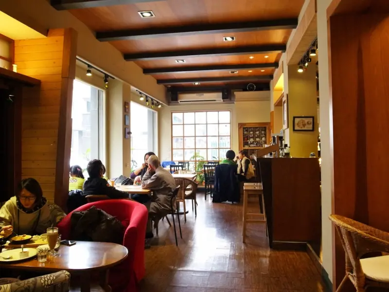 屏東市美食。Eske Place Coffee House。屏東遇見紐西蘭街道？！紐澳鄉村鹹派配杯咖啡的絕妙組合