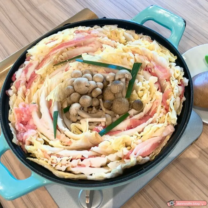 不說以為是網美咖啡廳！好看又好拍韓式料理。大直ATT 4 Recharge美食•台北中山美食～丹尼的吃喝玩樂～