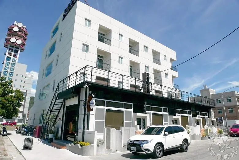 台東市區住宿【晨光藝旅文創旅宿】離台東車站500公尺，租車搭車都方便！搭配安心遊2.0還能補助$500元(限平日)！提供免費早餐中西式都有，房內皆有免治馬桶！