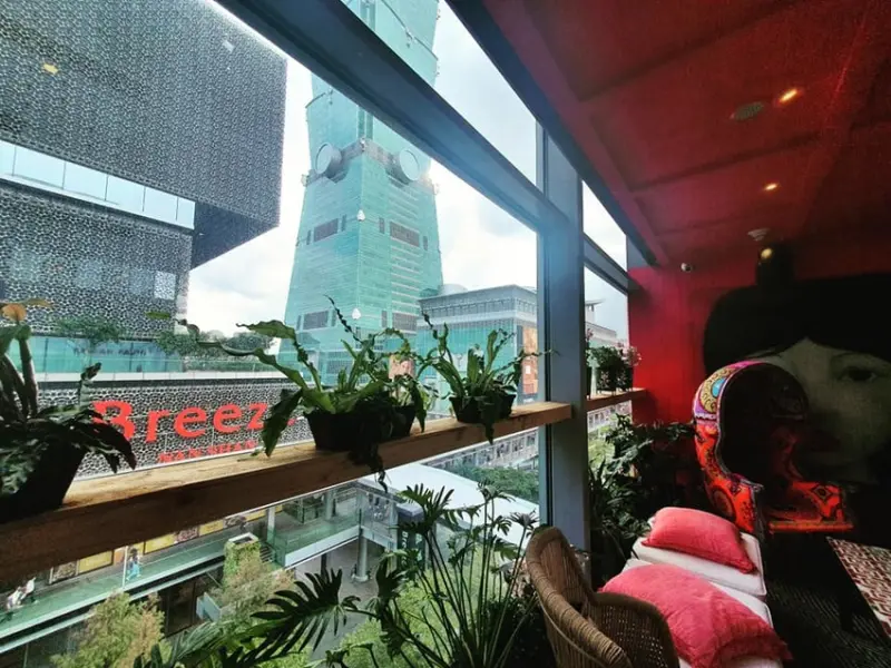 🔸So Bangkok🔸走了啦！一起去曼谷！隱身在ATT 4 FUN裡的浮誇系泰式美饌，在信義區就能嚐到曼谷爆紅美食！