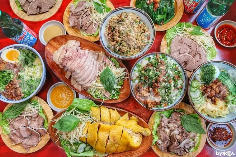 怕你餓到的阿嬤古早味！香甜文昌雞嫩度破表，必點爆漿熔岩溫泉蛋乾麵，銅板價狂嗑大碗公