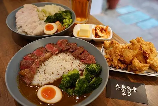 大叔食事2.0 - 高CP值健康料理，大份量舒肥雞肉、鮮嫩舒肥牛排咖哩，台北信義美食推薦