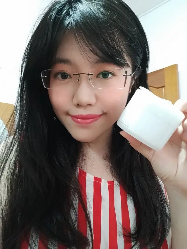 日本洗卸好用推薦“cocone七效合一卸妝潔乳霜”難卸除的眼線/眼影與唇彩通通都能卸除得一乾二淨！！