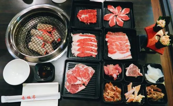 [台北中山區] 美食提案 X  赤坂亭日式燒肉∥ 近捷運中山國小站種類超多，生魚片手捲火鍋燒肉吃到飽餐廳∥