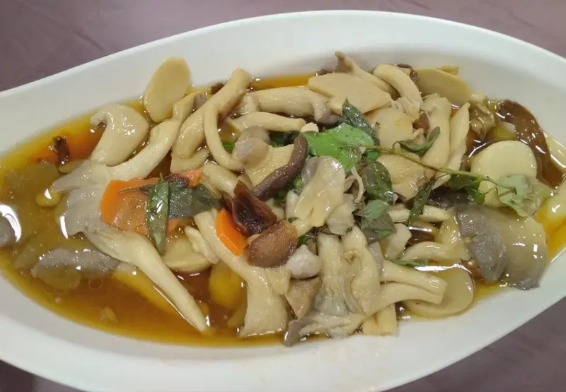 日月潭一日遊.午餐埔里-台雞店-烤甕仔雞招牌菜