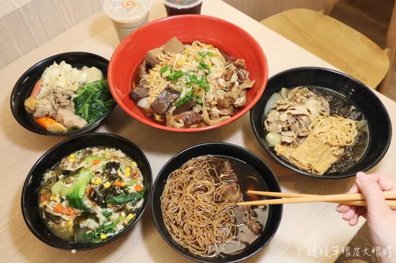 味道特別奇怪、CP值低但客人爆多的苗栗滷味！吃滷味還可以先試喝湯頭！苗栗宵夜推薦外星球食堂！ - ㄚ綾綾單眼皮大眼睛