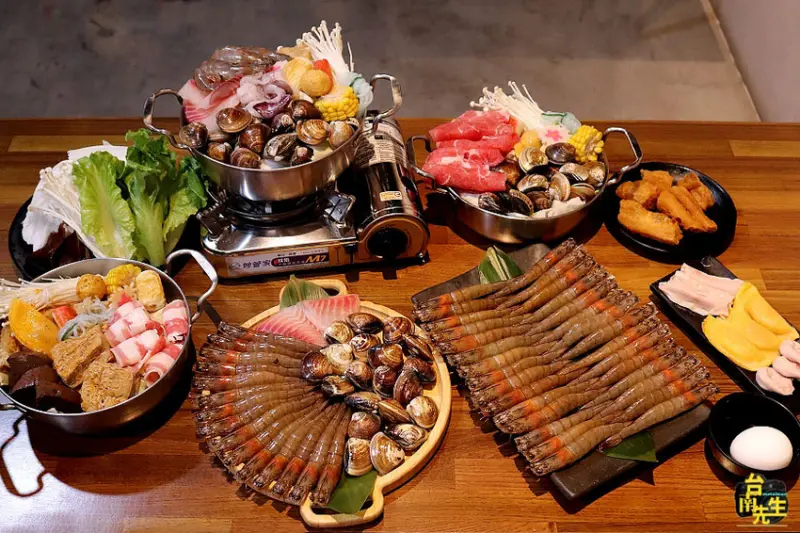 台南小火鍋／天然食材熬煮川味麻辣湯頭／肉燥飯、飲料吃到飽／限量供應產地直送海鮮食材／30隻白蝦超值佛心價只要199元／吃到痛風也甘願