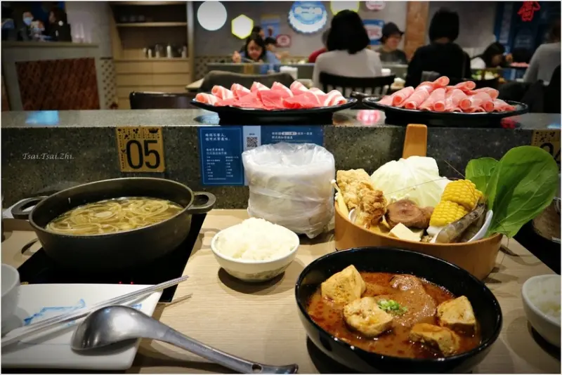 [台北中正]這一小鍋(台北誠品站前店)|哩賀！來坐～狠飽雙人餐 $768(培根牛肉＆板腱牛肉雙拼＋梅花豬肉＋湯底2鍋＋蔬菜盤1份)