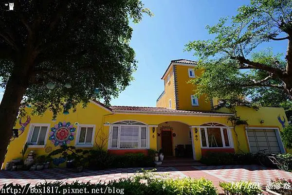 【屏東。萬鑾】來去鄉下住一晚。一秒飛南法。裴亞士鄉村民宿。色彩鮮明的普羅旺斯風格建築。早餐豐盛美味