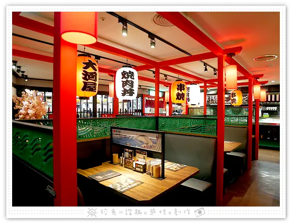 [高雄食記] 大河屋~2.0版人氣排隊店！情境滿點！燒肉丼飯、串燒、生啤酒！料好實在的雙人套餐！加入米塔會員送酥烤雞翅！(高雄大遠百店)