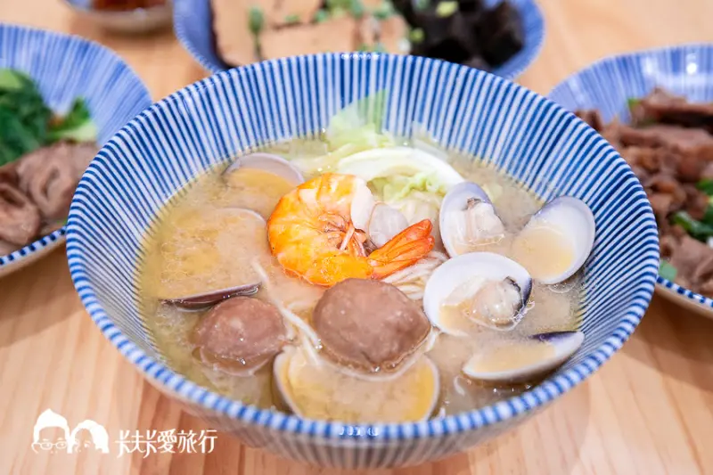 宜蘭美食｜高龜日常｜宜蘭大學旁日式風格美味麵店 店家自熬蝦油湯頭 必吃味噌湯麵 滷味