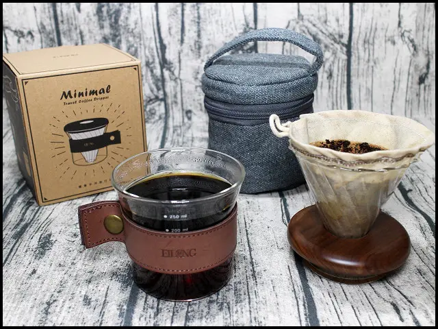 【宜龍EILONG】Minimal獨享手沖咖啡 旅行咖啡組～耐熱玻璃咖啡杯、圓錐V型濾杯、原木濾架合而為一，外帶咖啡隨時享用！