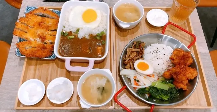〖Fun Pu 飯鋪〗巷弄少女心噴發小店！咖喱飯吃完還能續飯？加30元升級厚切豬排．檸檬茶免費暢飲